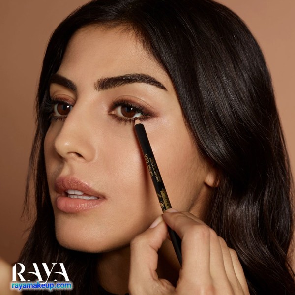 تصویر آموزش طرز استفاده صحیح خط چشم مدادی (یا مداد چشم)