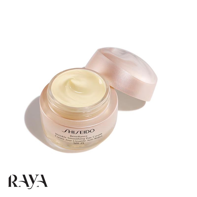 کرم روز مرطوب کننده و ضد چروک شیسیدو مدل بنفیانس رینکل اسموتینگ با Shiseido Benefiance Wrinkle Smoothing Day Cream SPF25