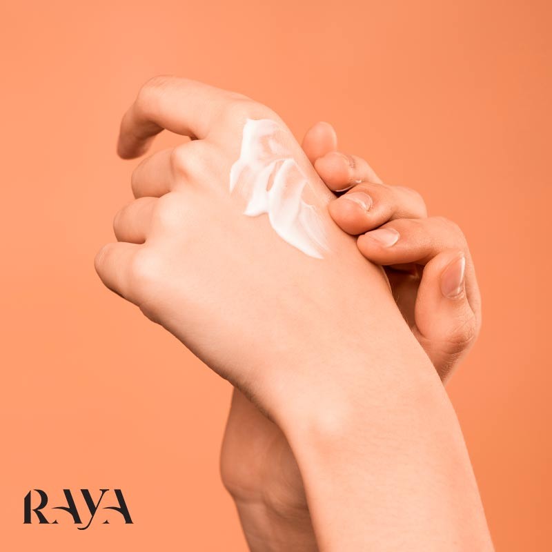 کرم نرم کننده و ترمیم کننده پوست دست وازلین مدل ادونسد ریپیر Vaseline Cream Adv Repair CC